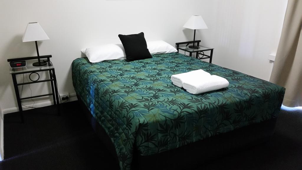 Port Denison Motor Inn Bowen Buitenkant foto