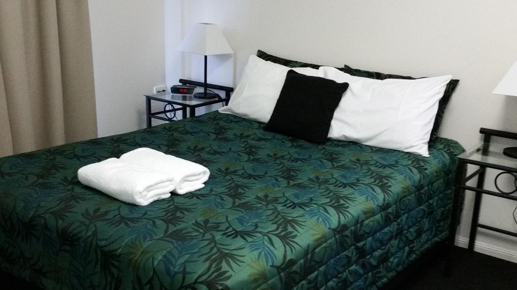 Port Denison Motor Inn Bowen Buitenkant foto